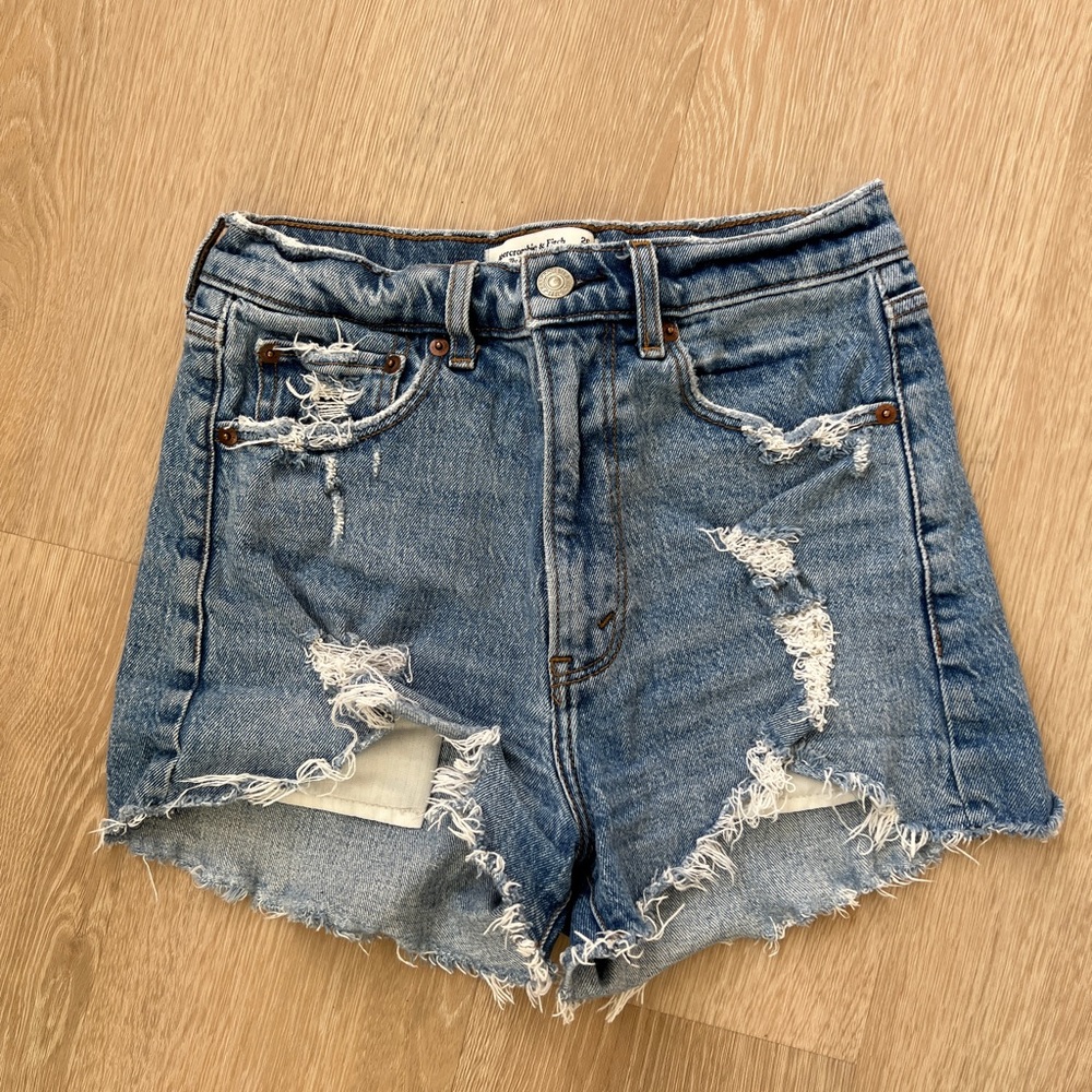 Abercrombie high rise mom short size 26